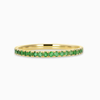 Essential Slim Emerald Band is an emerald band, made in 18kt yellow gold. 